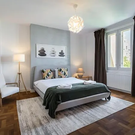 Appartement Stunning 2br - Ateneu - Center